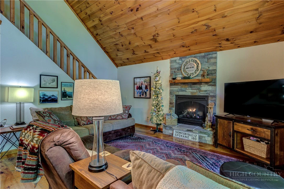Image number 20 for the current listing