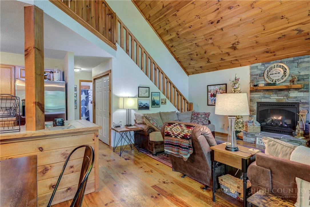 Image number 21 for the current listing