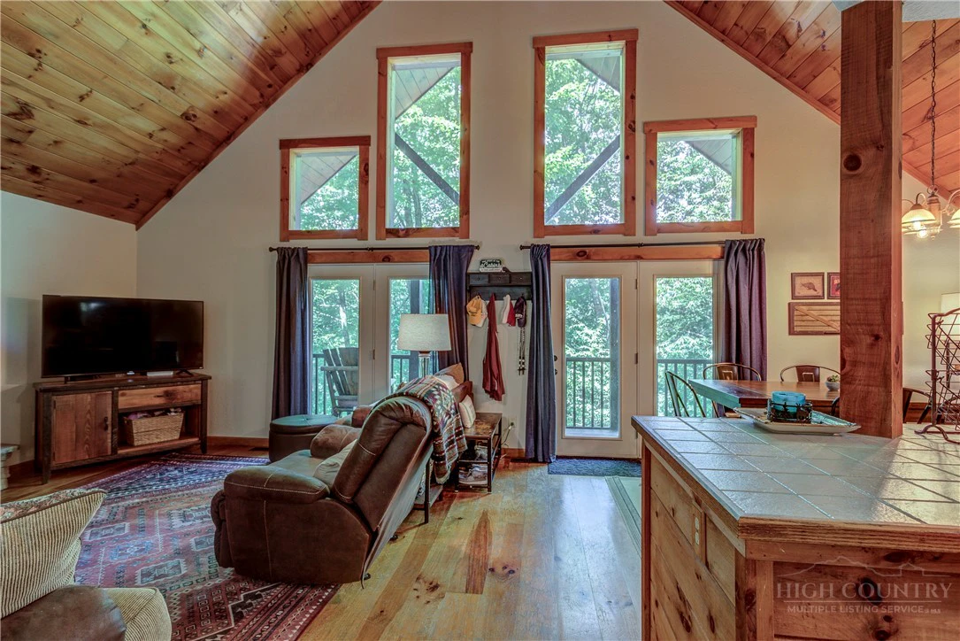 Image number 18 for the current listing