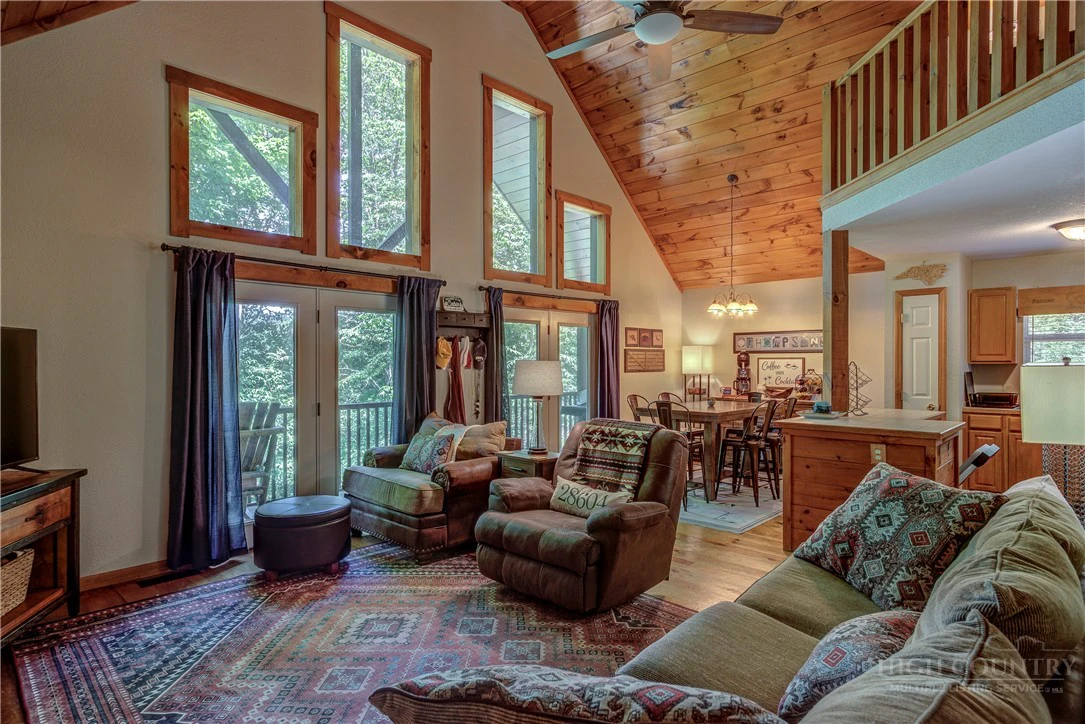 Image number 19 for the current listing