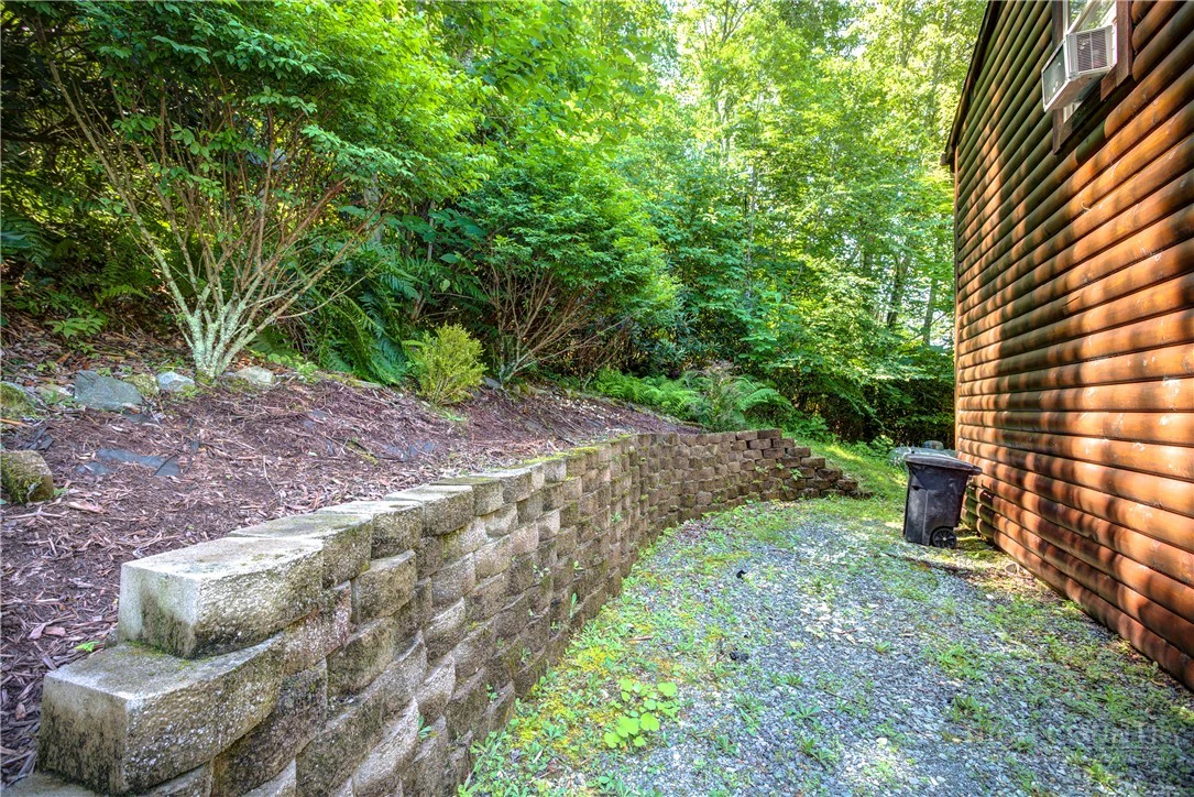 Image number 9 for the current listing