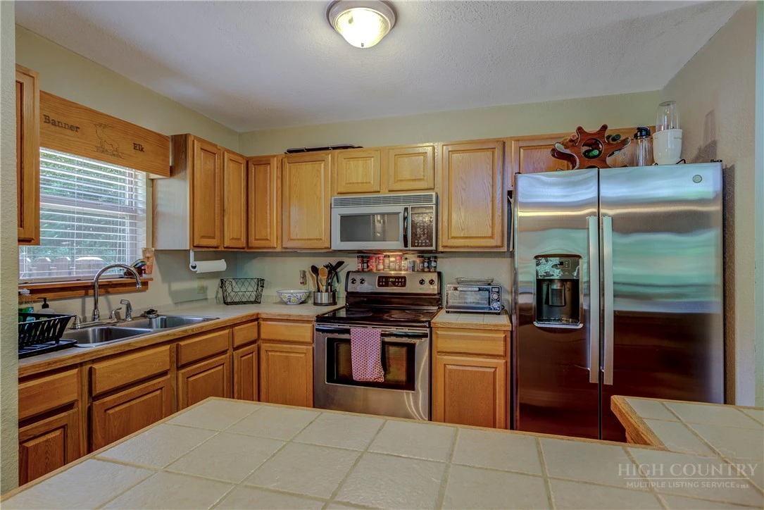 Image number 16 for the current listing