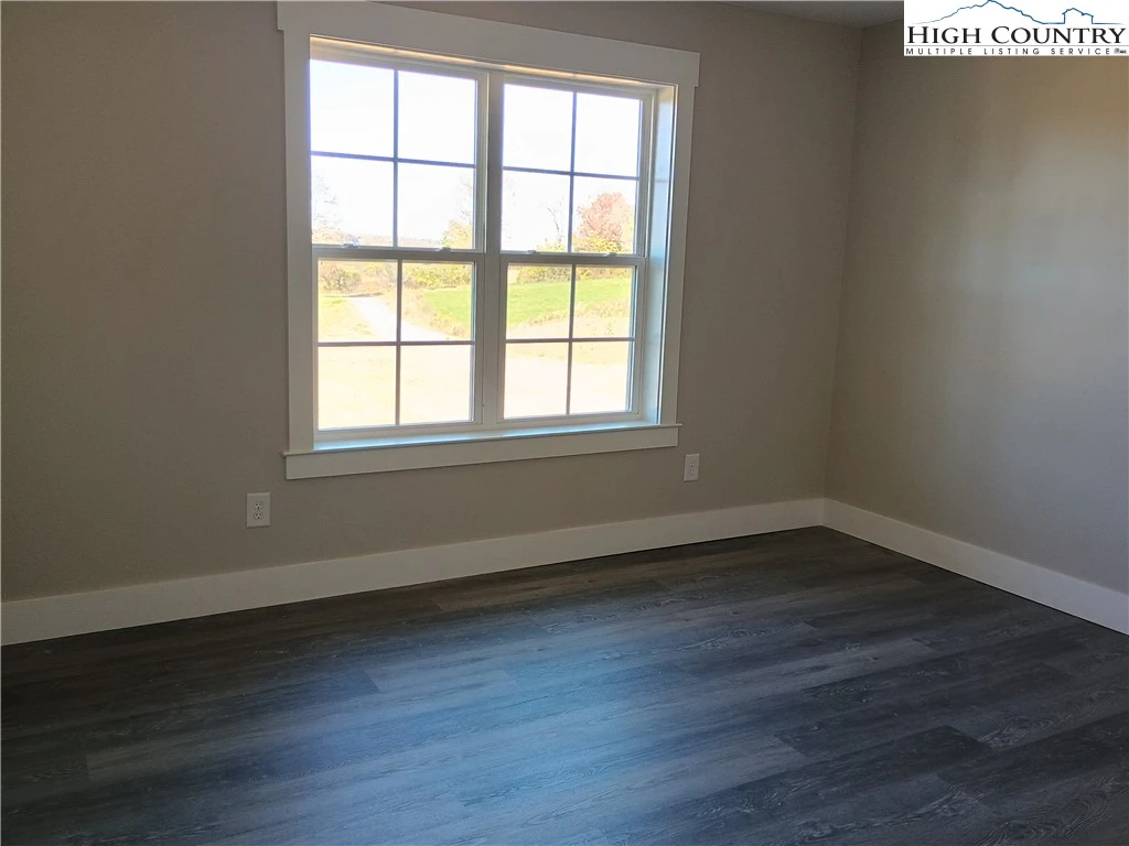 Image number 4 for the current listing