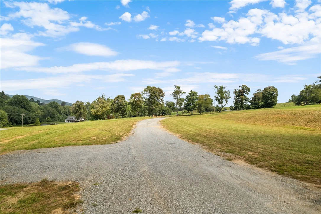 Image number 8 for the current listing