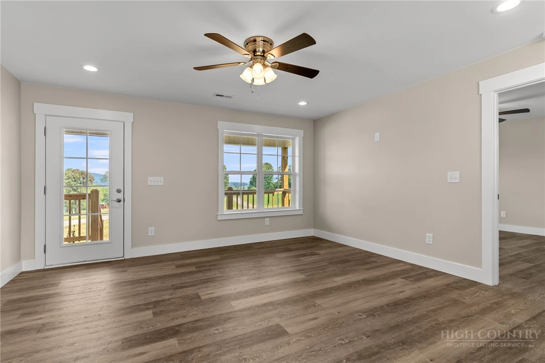 Image number 10 for the current listing