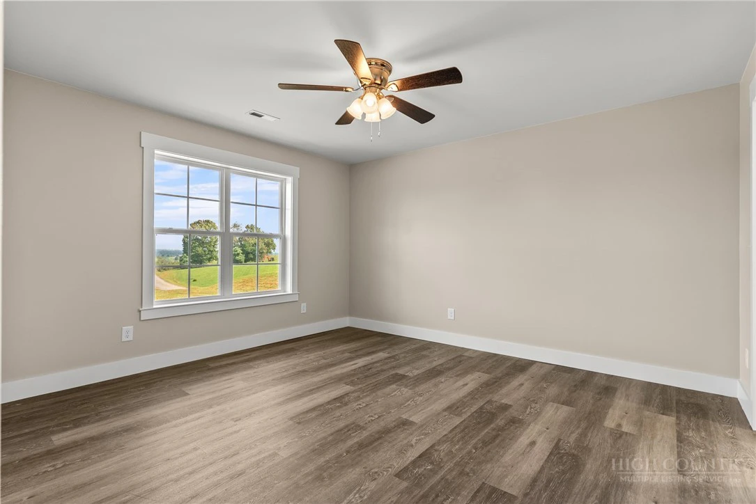 Image number 18 for the current listing
