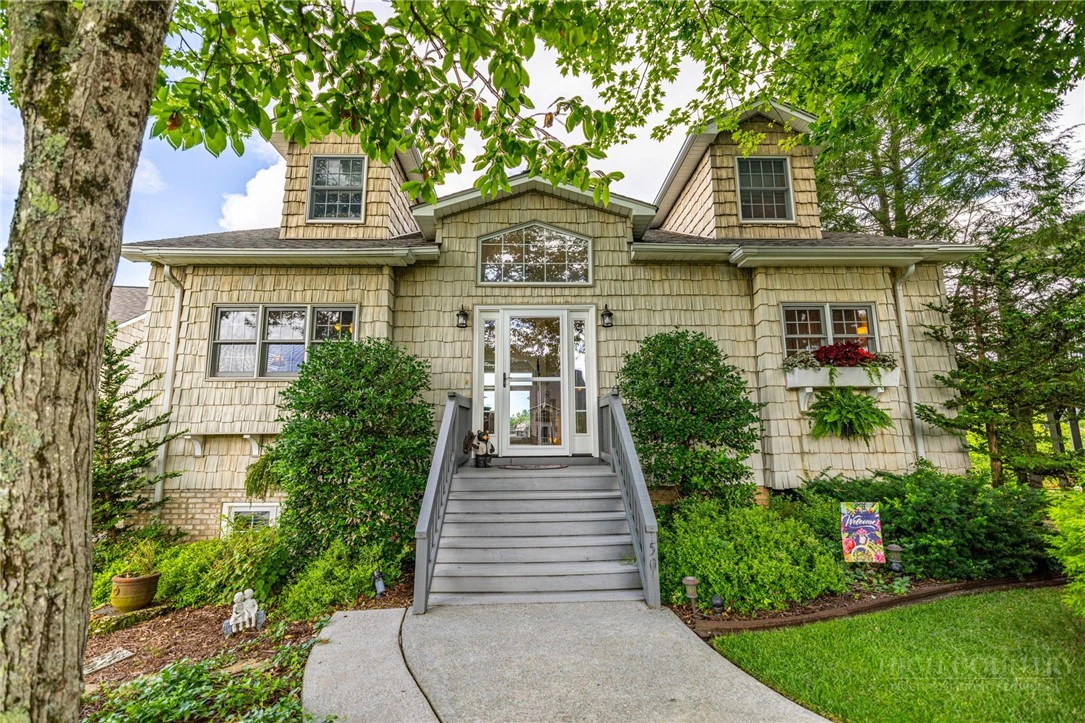 Image number 1 for the current listing