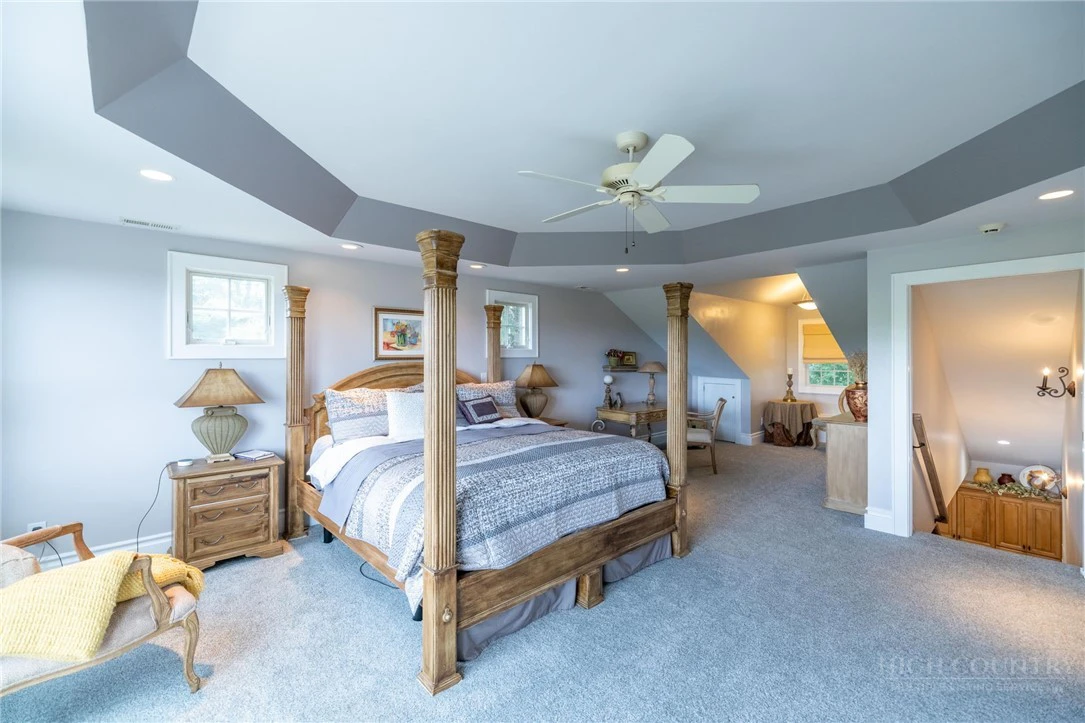 Image number 13 for the current listing