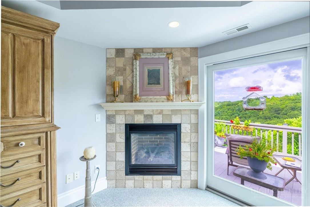 Image number 3 for the current listing