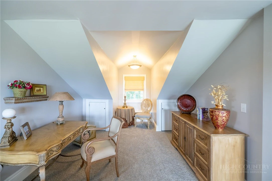 Image number 4 for the current listing