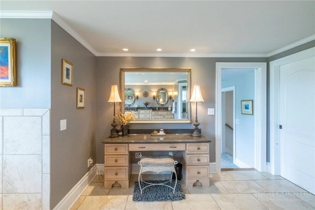 Image number 7 for the current listing