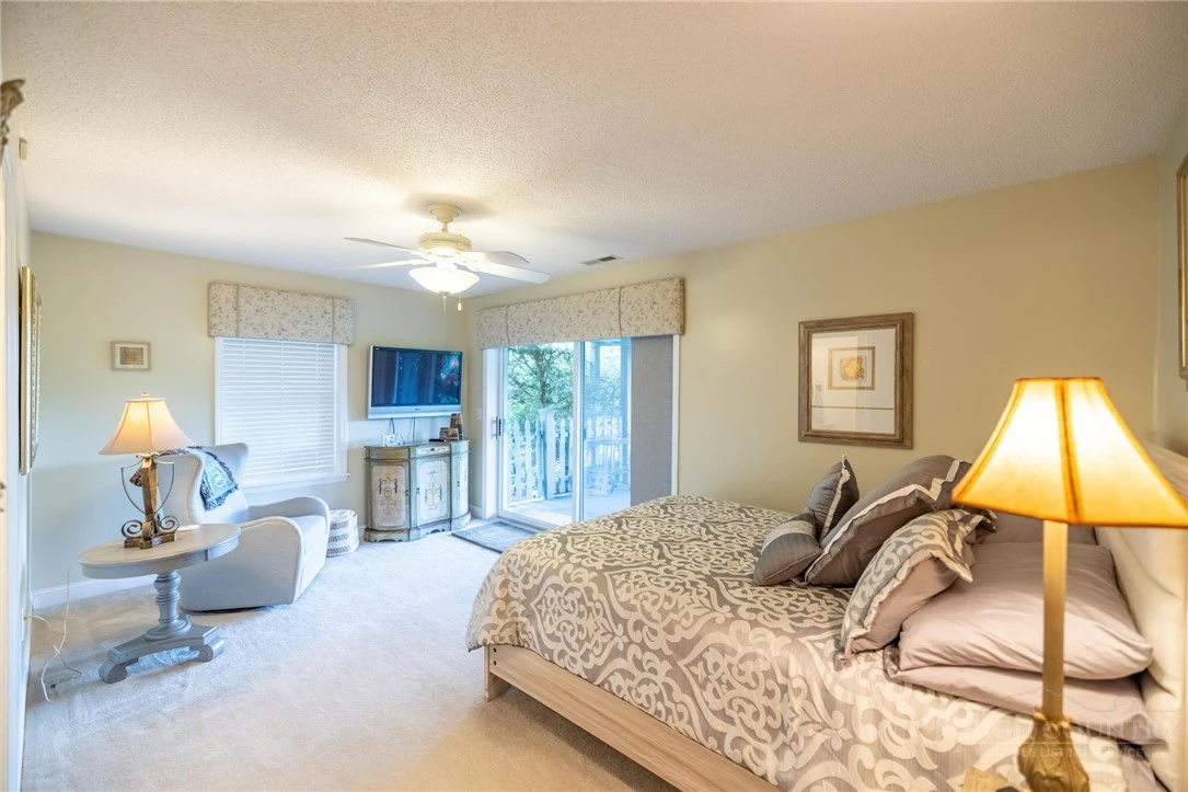 Image number 2 for the current listing