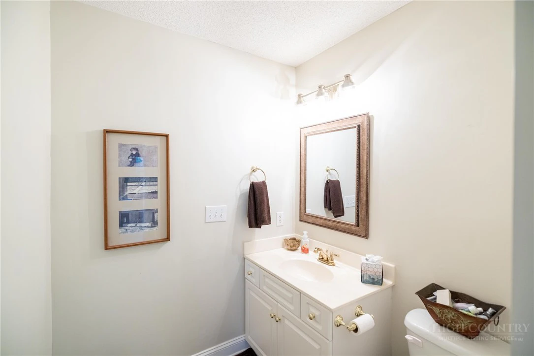 Image number 14 for the current listing
