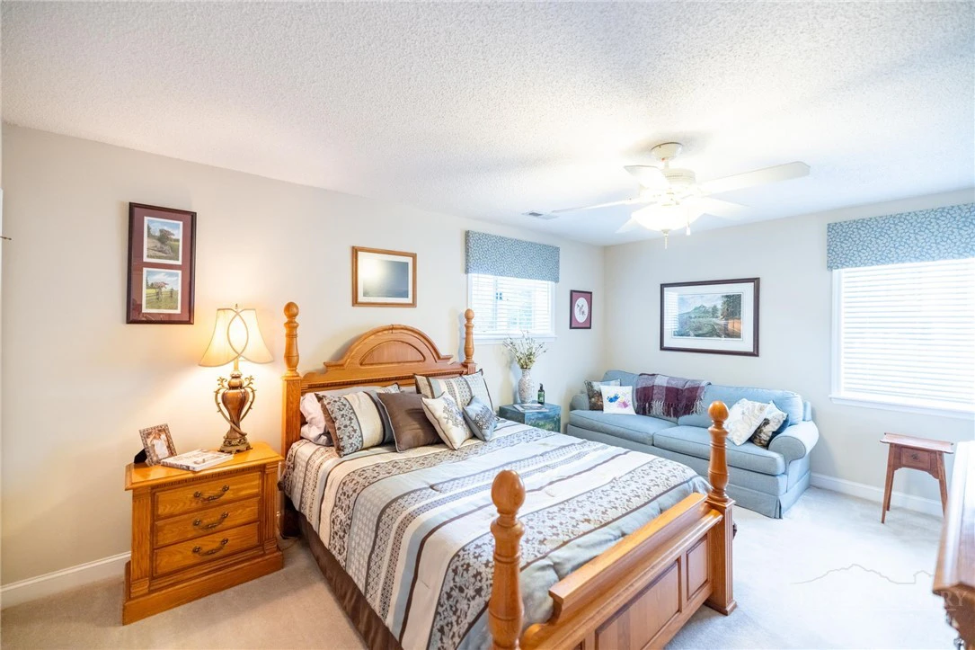 Image number 15 for the current listing
