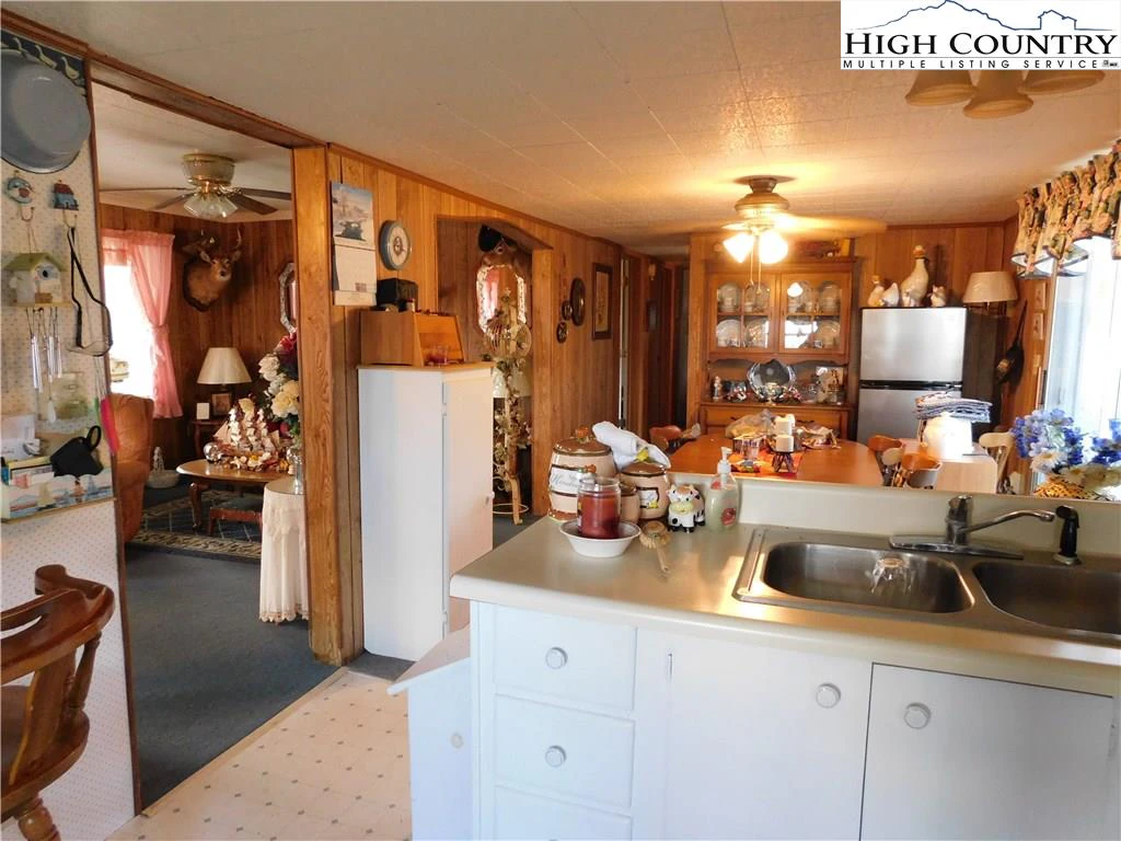 Image number 15 for the current listing