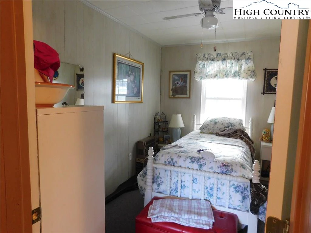 Image number 12 for the current listing