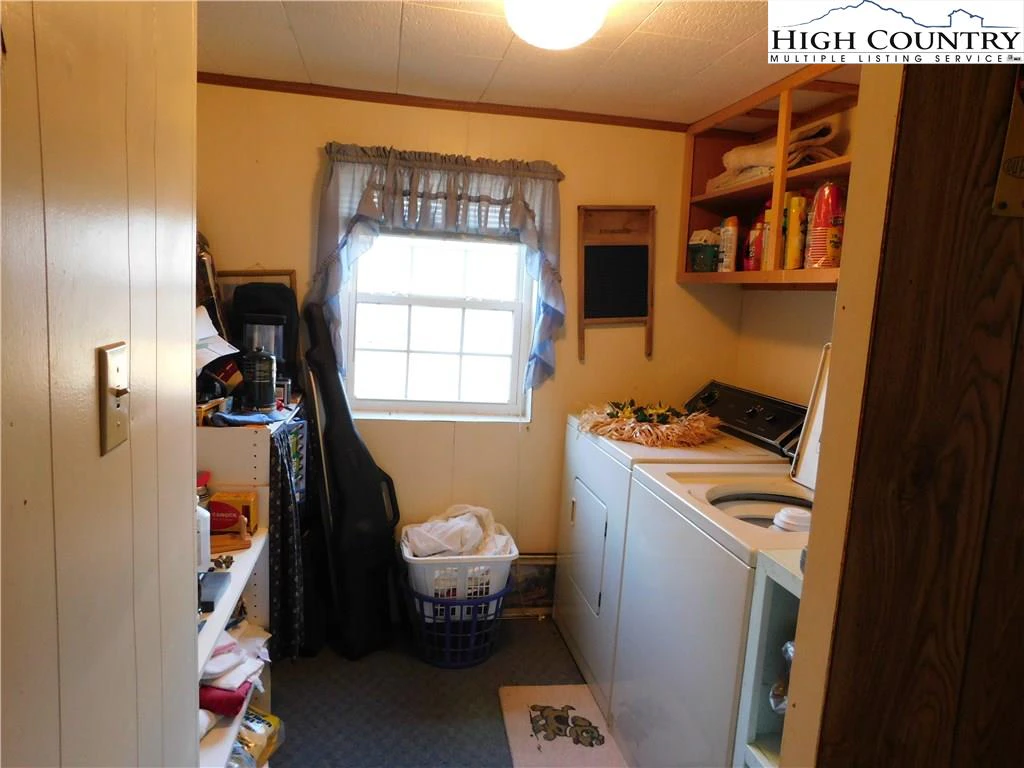 Image number 11 for the current listing