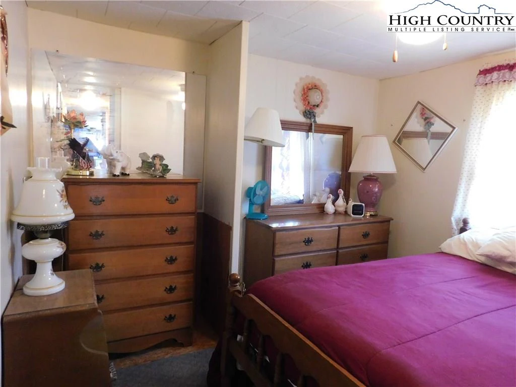 Image number 7 for the current listing
