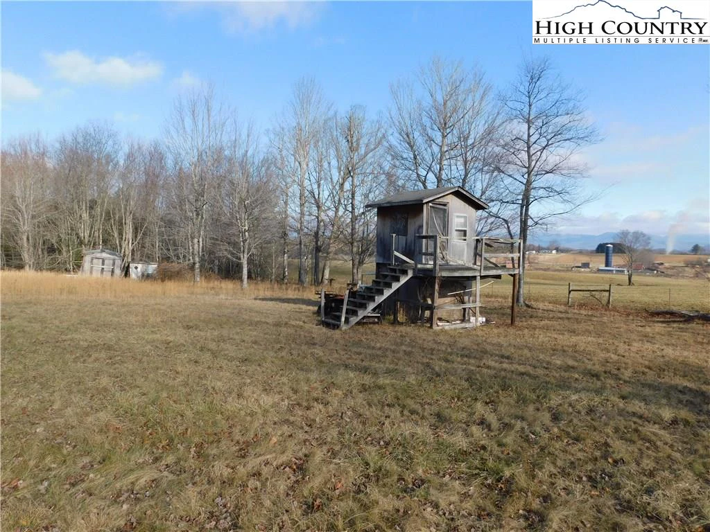 Image number 4 for the current listing