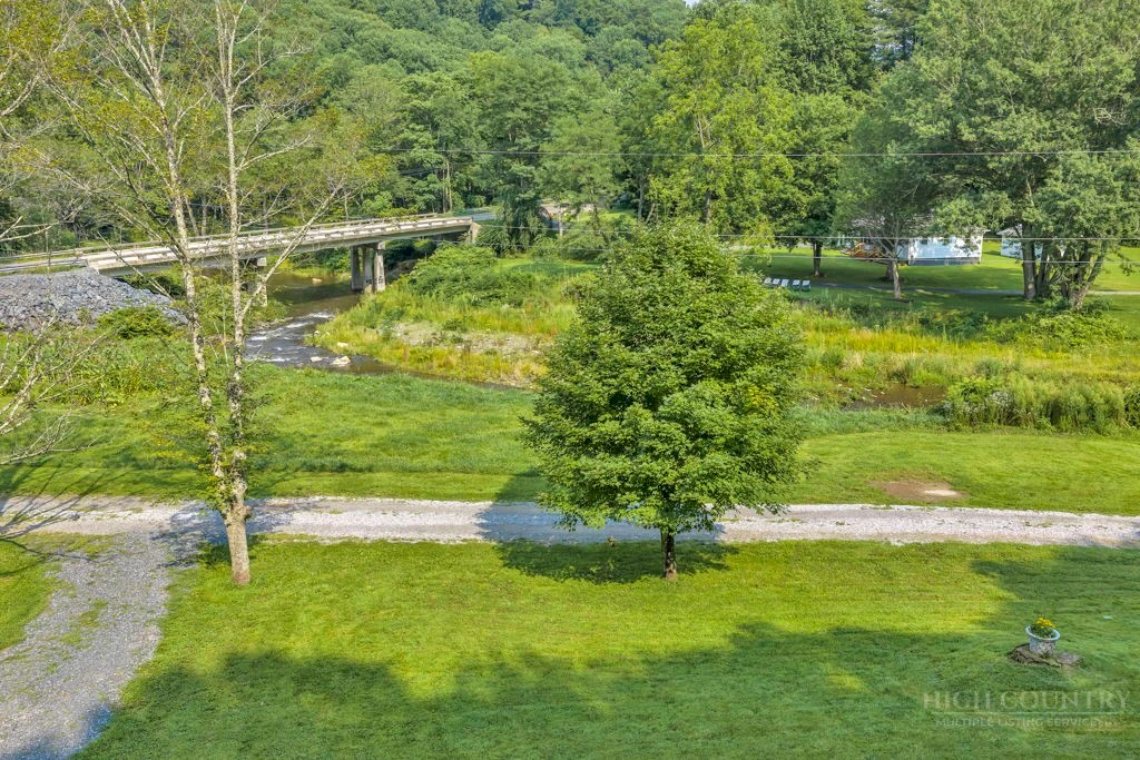 Image number 4 for the current listing