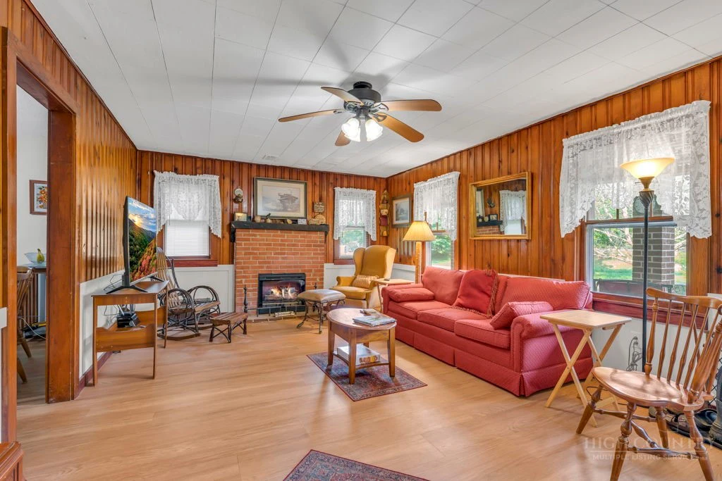 Image number 9 for the current listing