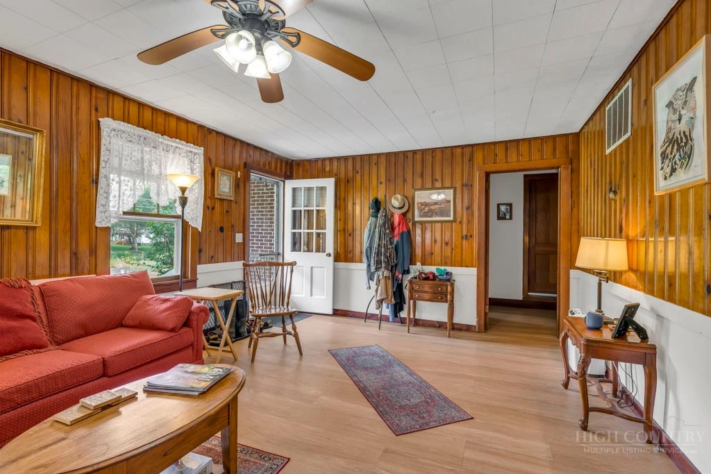 Image number 10 for the current listing