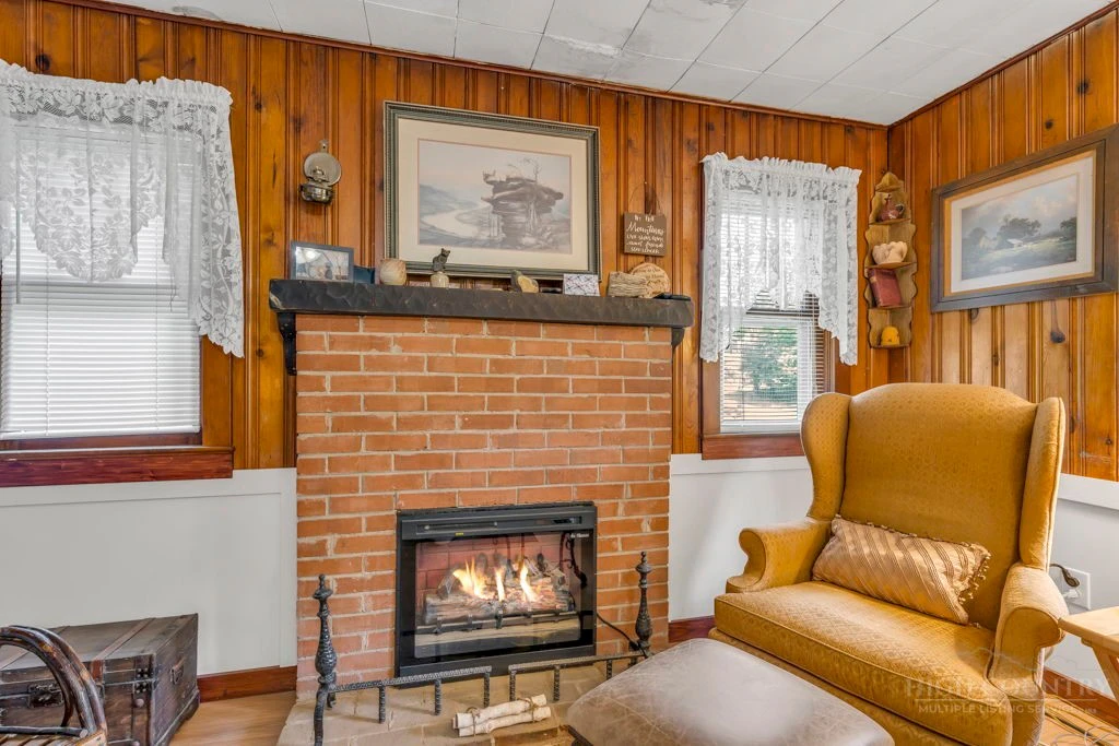 Image number 11 for the current listing
