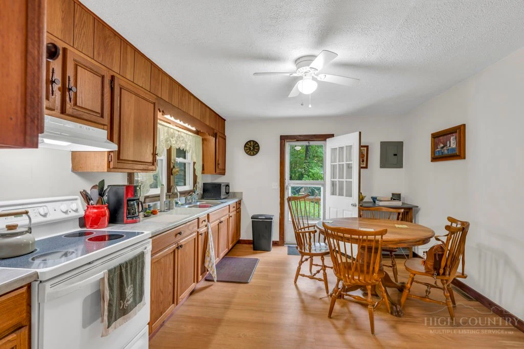 Image number 12 for the current listing