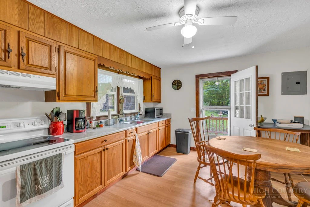 Image number 13 for the current listing