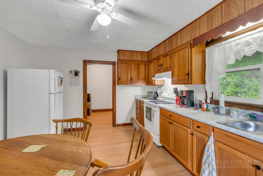 Image number 14 for the current listing