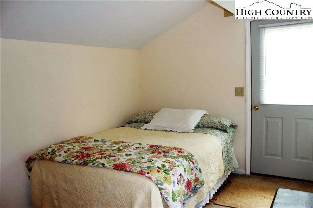 Image number 7 for the current listing