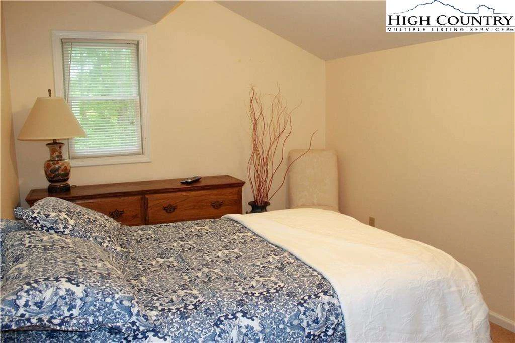 Image number 5 for the current listing