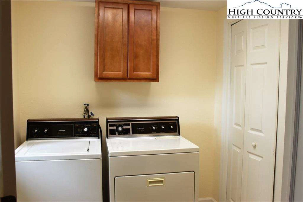 Image number 14 for the current listing