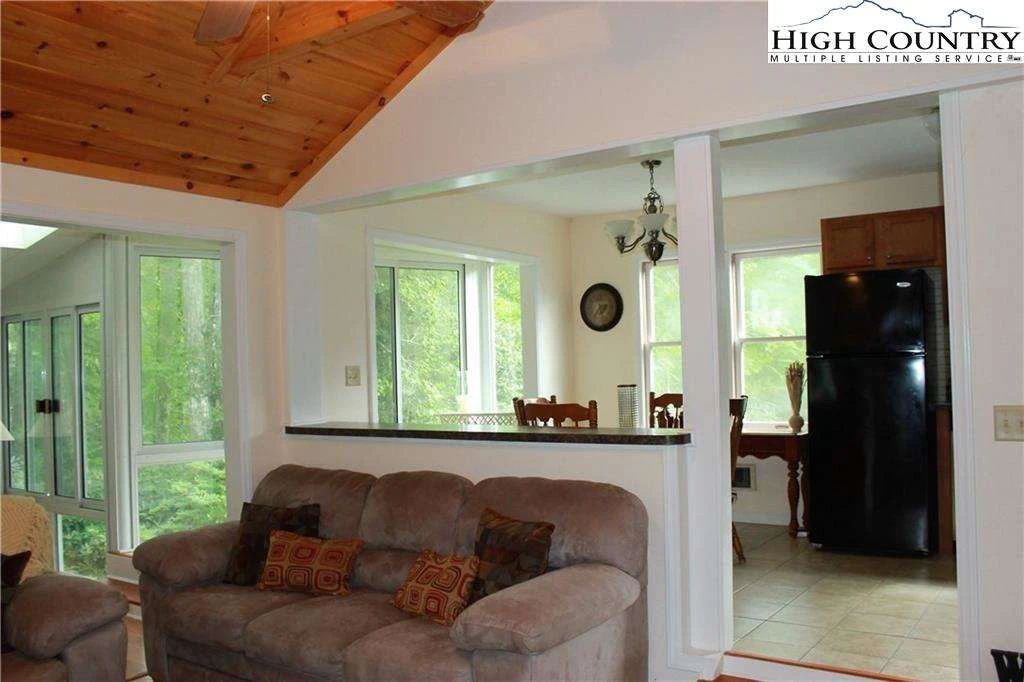 Image number 13 for the current listing