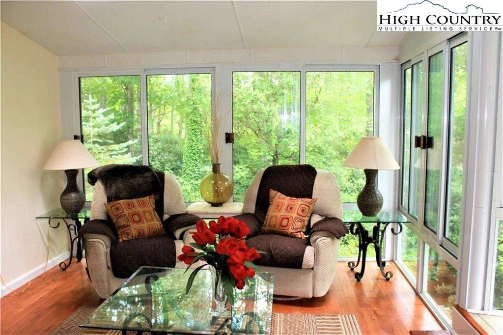 Image number 12 for the current listing