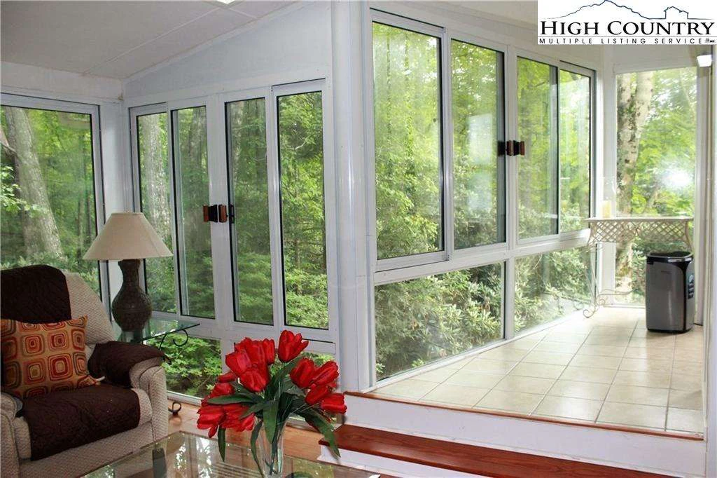 Image number 11 for the current listing