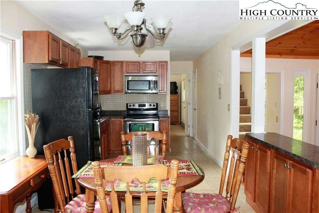 Image number 2 for the current listing