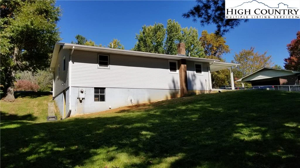 Image number 19 for the current listing