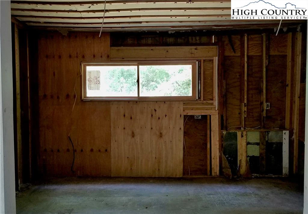Image number 10 for the current listing