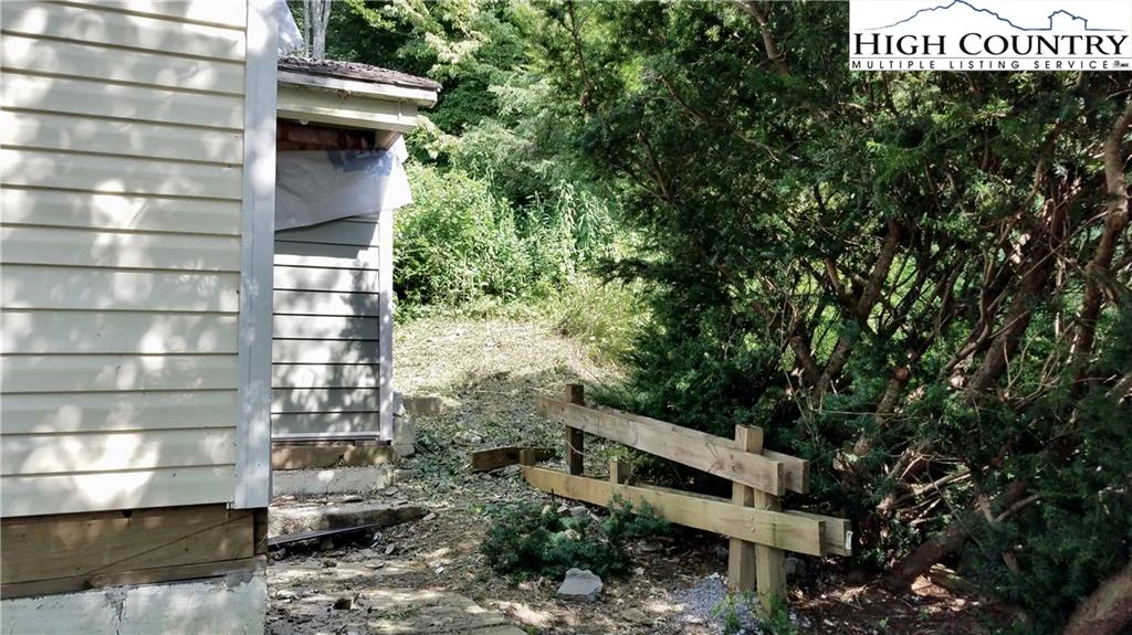 Image number 15 for the current listing