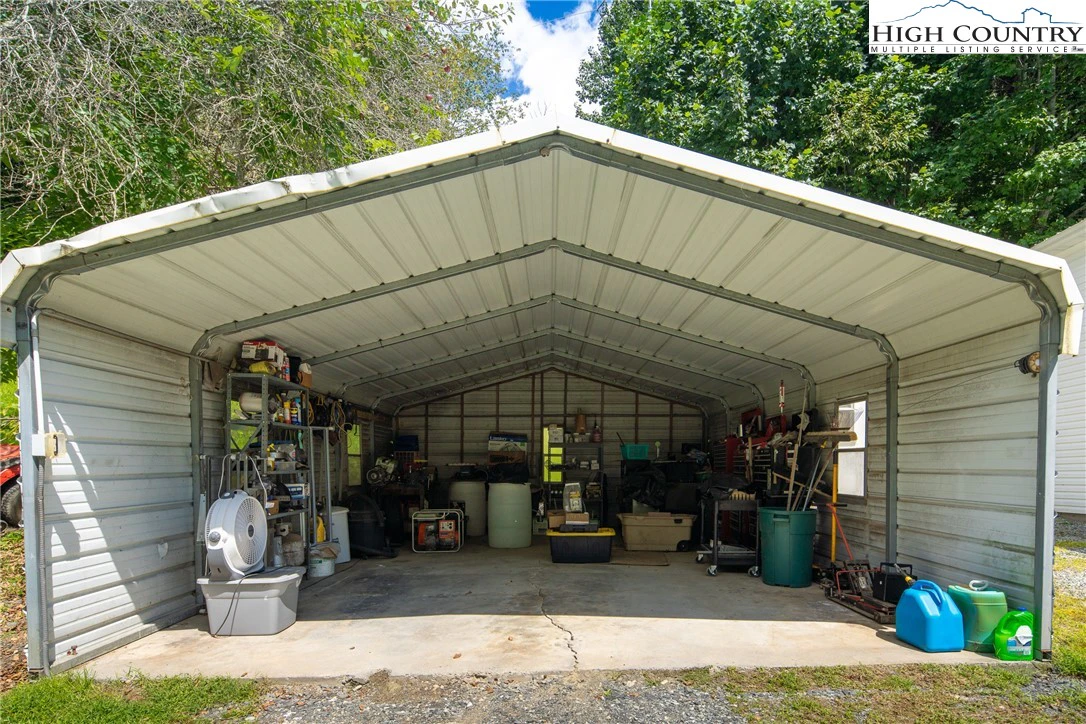 Image number 14 for the current listing
