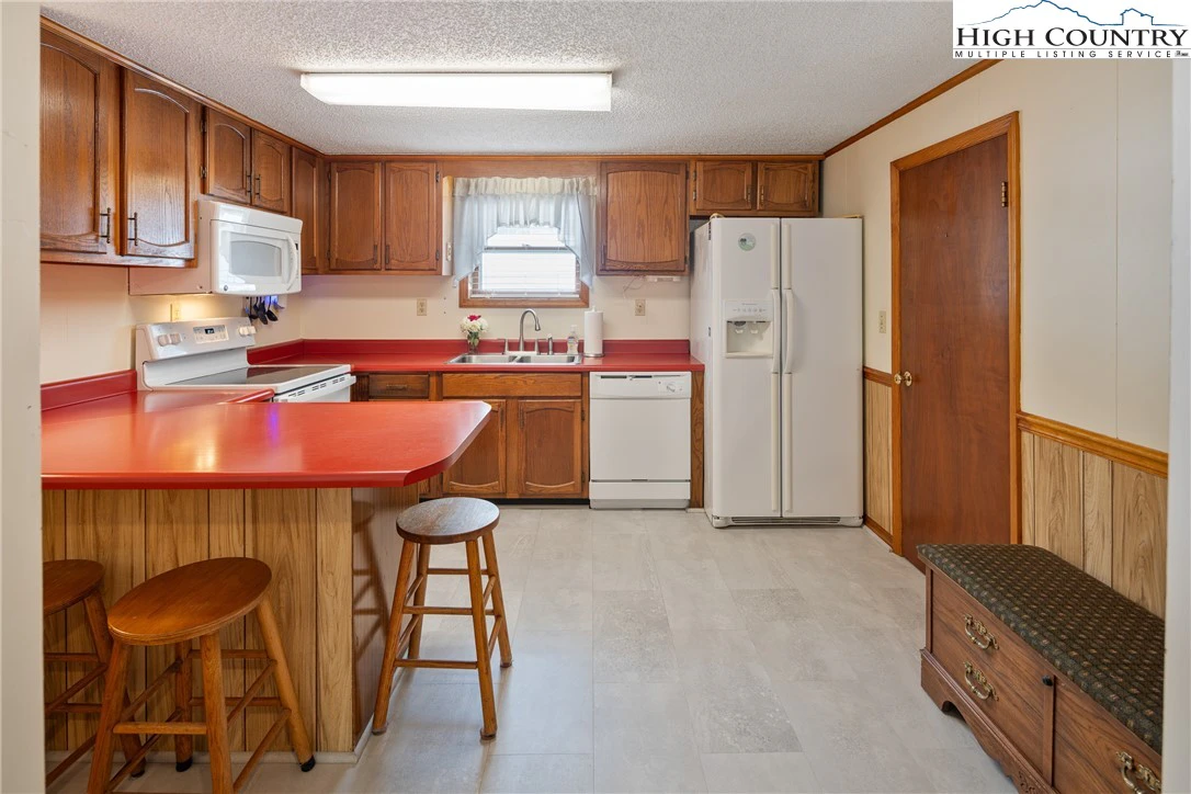 Image number 4 for the current listing