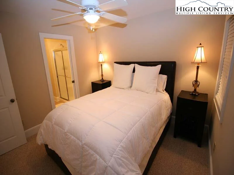 Image number 3 for the current listing