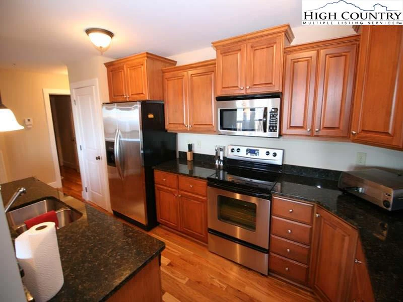 Image number 4 for the current listing