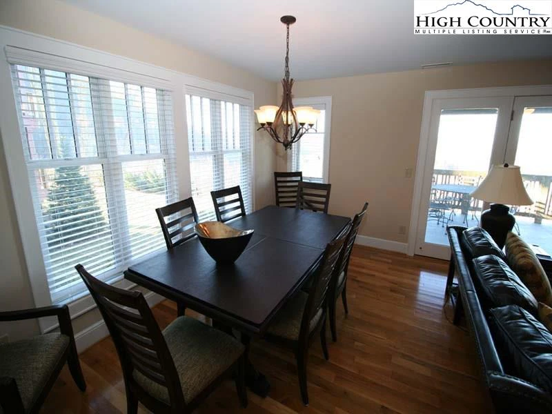 Image number 5 for the current listing