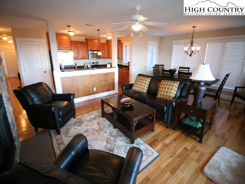 Image number 7 for the current listing