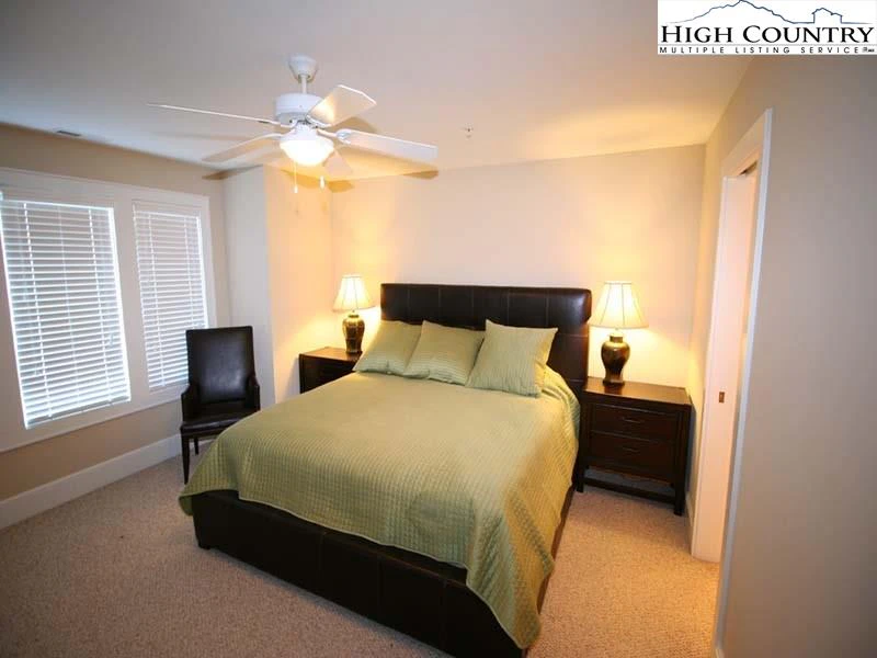 Image number 9 for the current listing