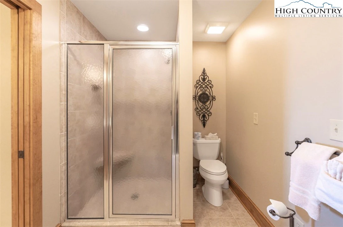 Image number 3 for the current listing