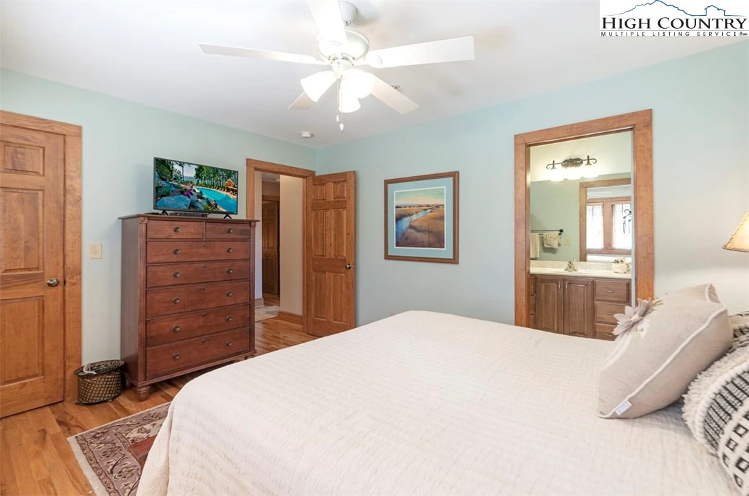 Image number 6 for the current listing
