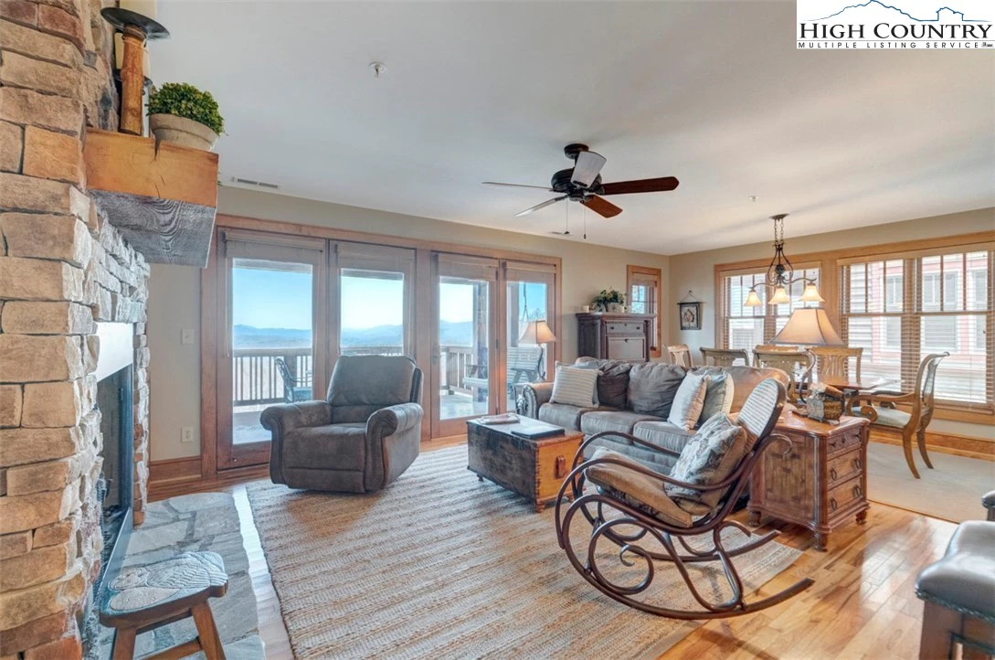 Image number 1 for the current listing